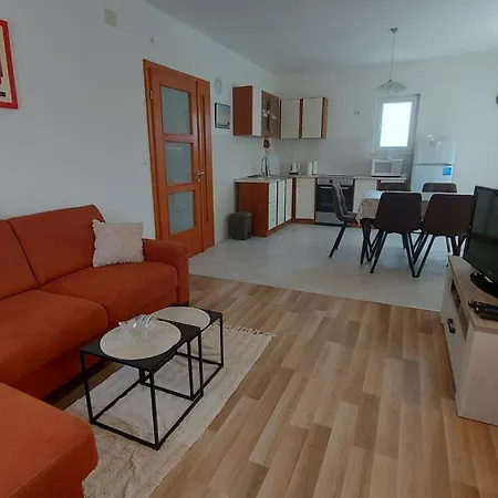 Apartament Tija *